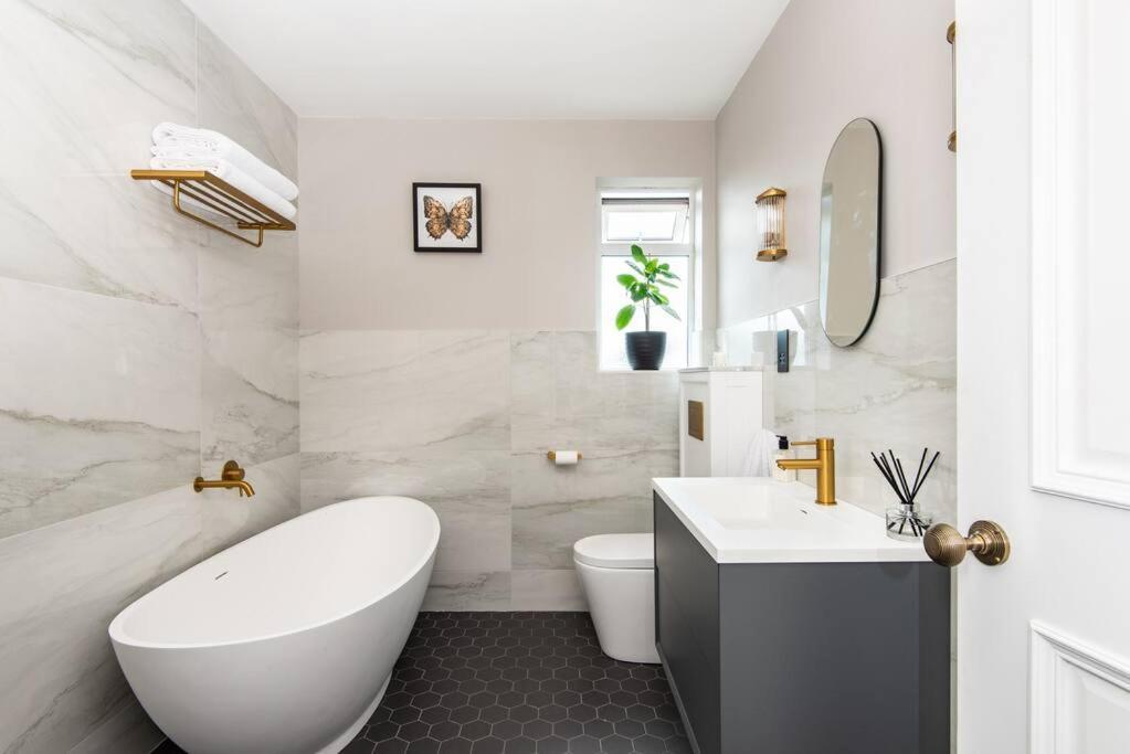 Newly Renovated Victorian House With Free Parking Villa Brighton Bagian luar foto