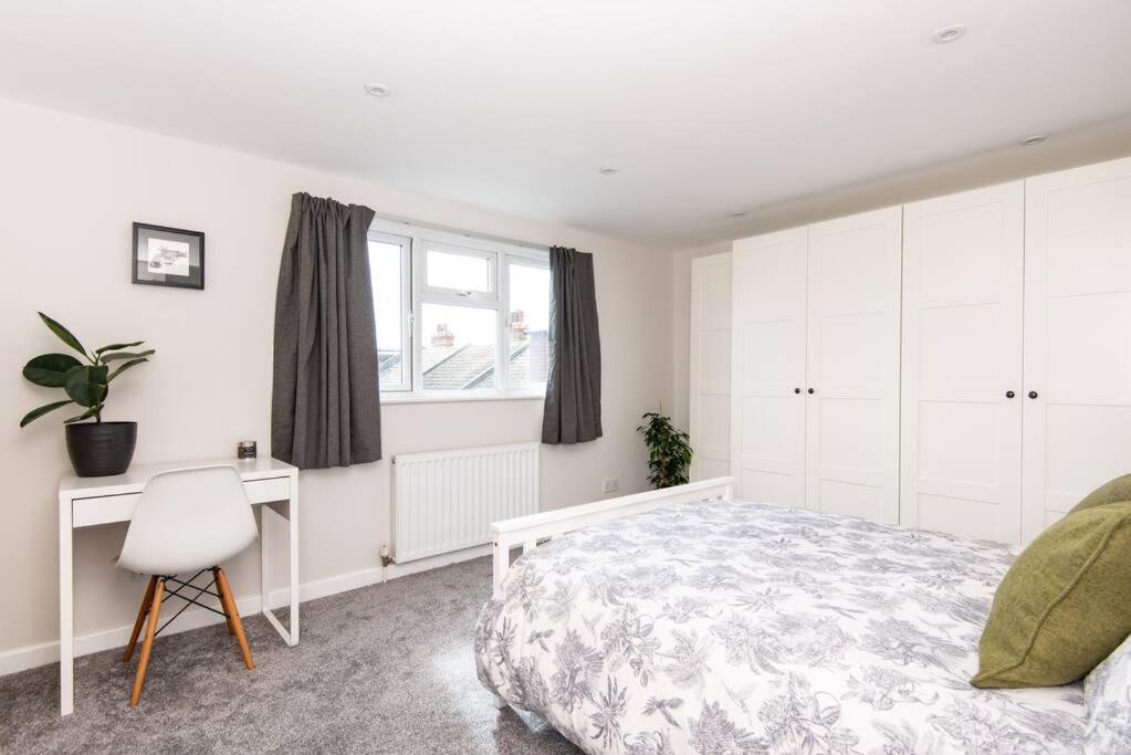 Newly Renovated Victorian House With Free Parking Villa Brighton Bagian luar foto